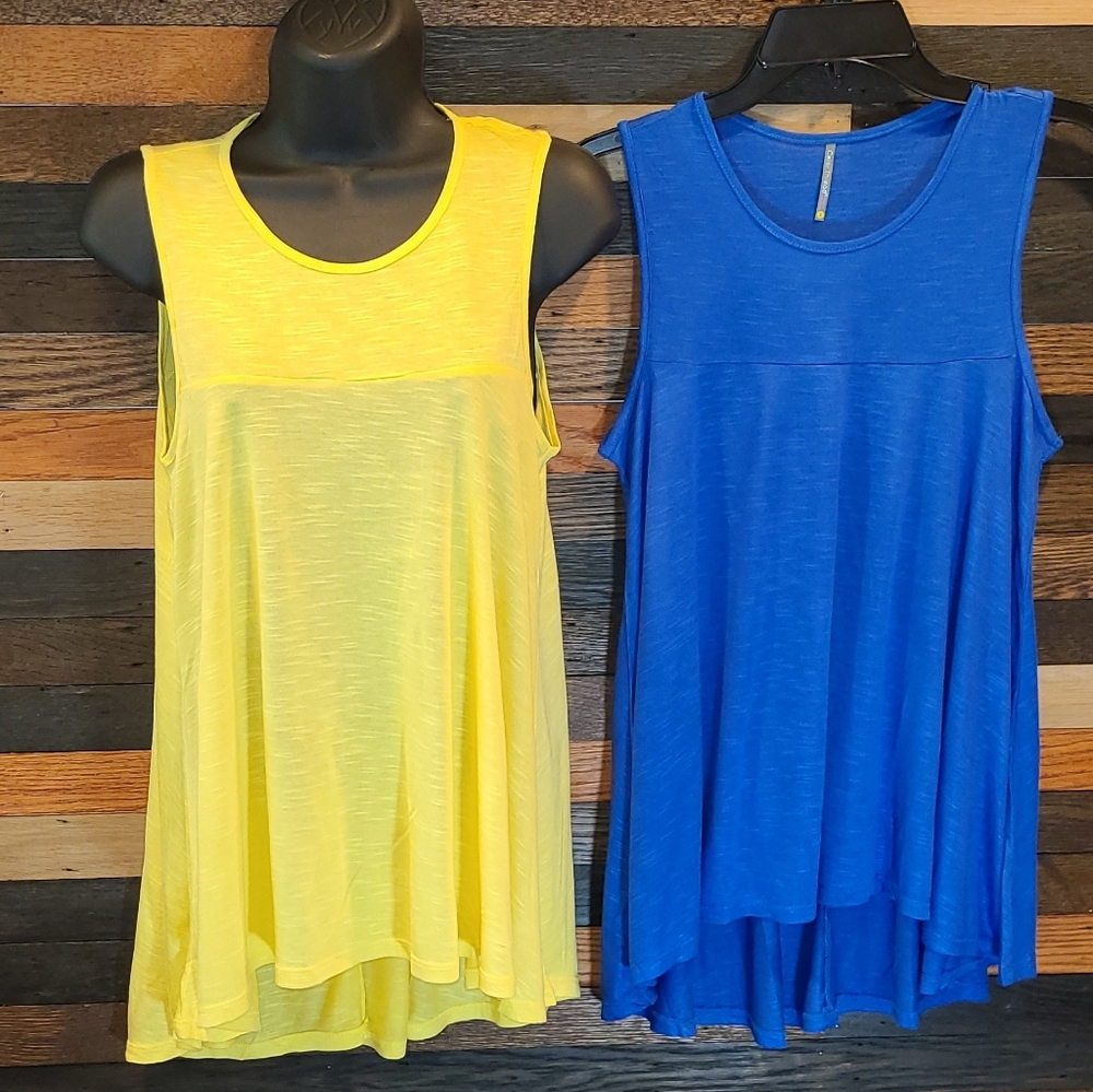 💖2 FOR $16 NEW COLOR THREAD SLEVELESS TOP💖